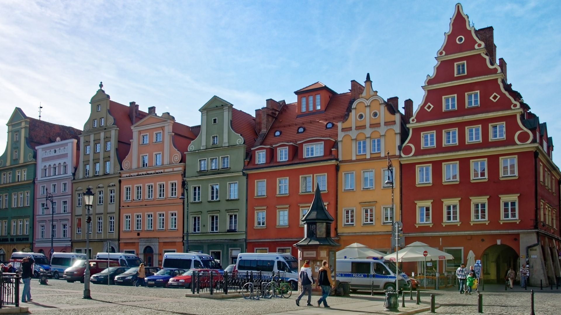 Prezydent Wrocławia Rafał Dutkiewicz rozwiązał Marsz Polski Niepodległej, zorganizowany przez środowiska narodowe - poinformował Arkadiusz Filipowski, rzecznik prasowy Urzędu Miejskiego we Wrocławiu. Według niego decyzja zapadła wcześniej, ale nie mogła być skutecznie przekazana.