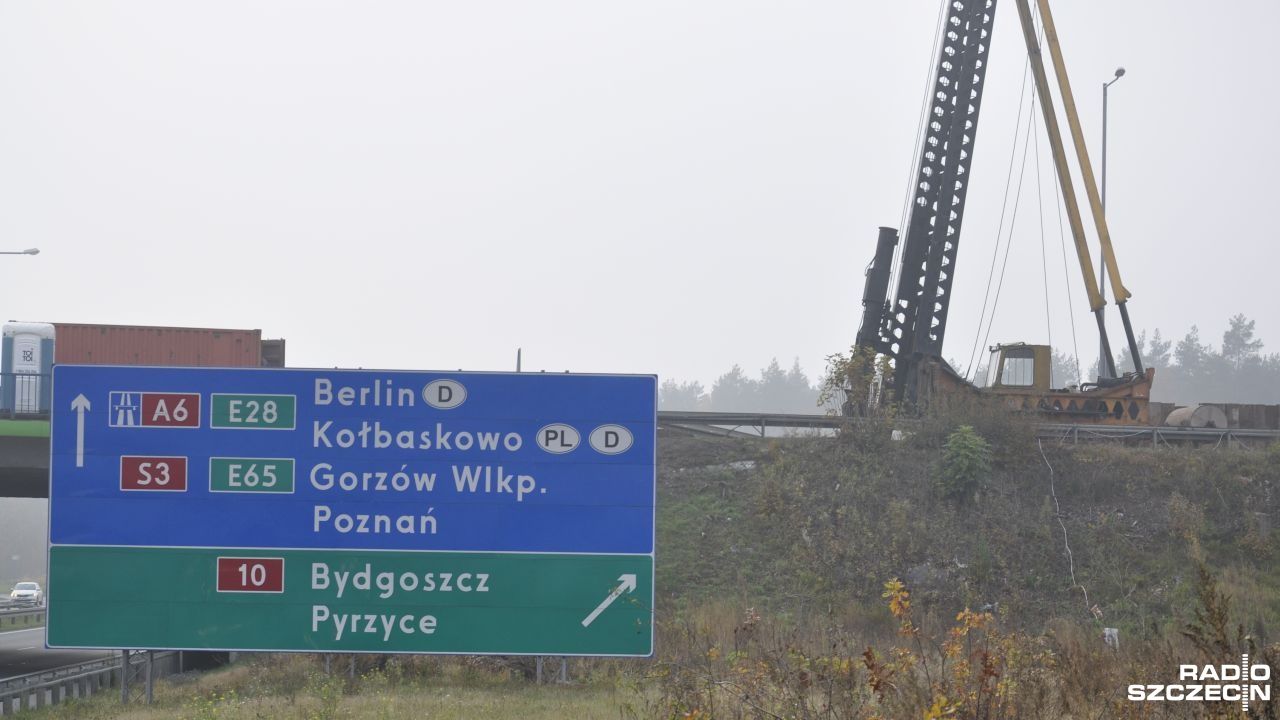 Najpóźniej w połowie lipca kierowcy pojadą drugim, remontowanym obecnie fragmentem autostrady A6. Chodzi o odcinek między Węzłem Dąbie a Węzłem Rzęśnica. W okresie wakacyjnym korki w tym rejonie a-szóstki mierzą kilka kilometrów.