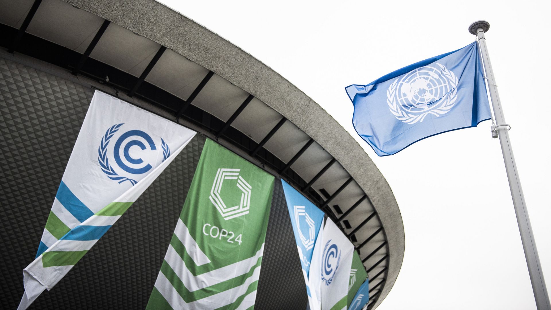 Goście Radio Szczecin na Wieczór komentowali Szczyt klimatyczny COP24 w Katowicach. W spotkaniu biorą udział naukowcy, głowy państw i rządów oraz przedstawiciele międzynarodowych instytucji, a także ekolodzy i aktywiści.