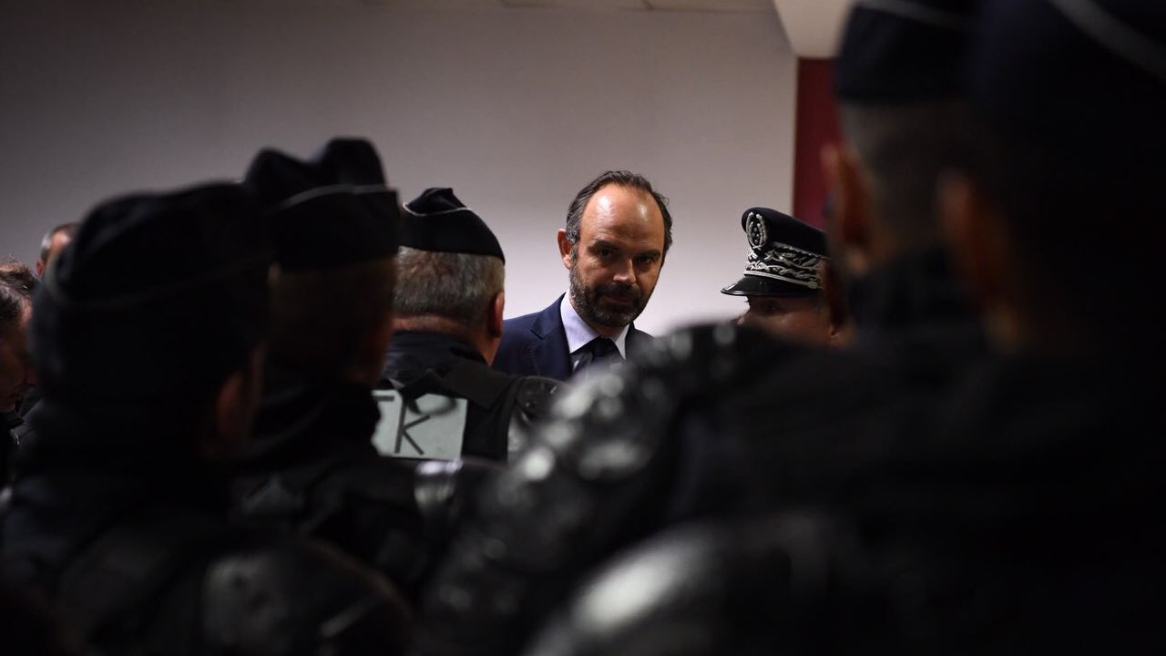 Premier Francji Edouard Philippe ma we wtorek przedstawić plan wychodzenia z trwającej od ponad 6 tygodni kwarantanny.