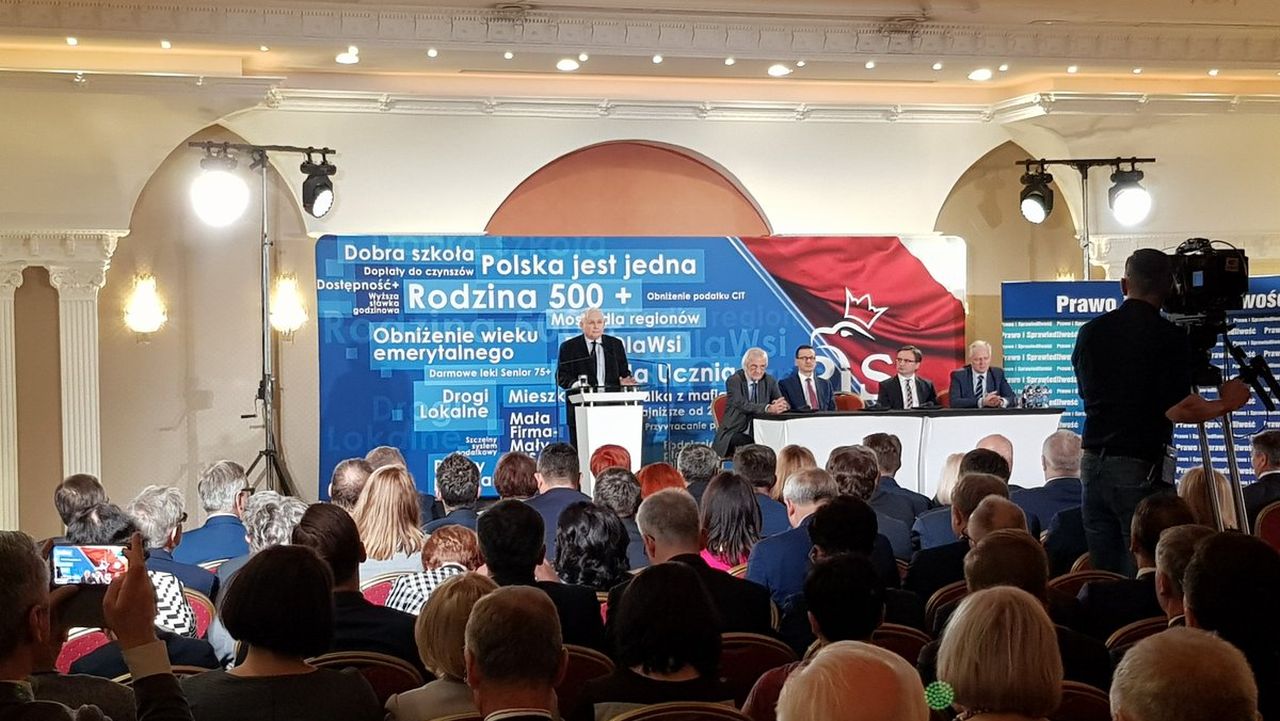 Przedstawiciele opozycji zarzucają Jarosławowi Kaczyńskiemu zaklinanie rzeczywistości, Prawo i Sprawiedliwość odpowiada: nie ma symetrii między PO a PiS, a słowa prezesa partii były słuszne.