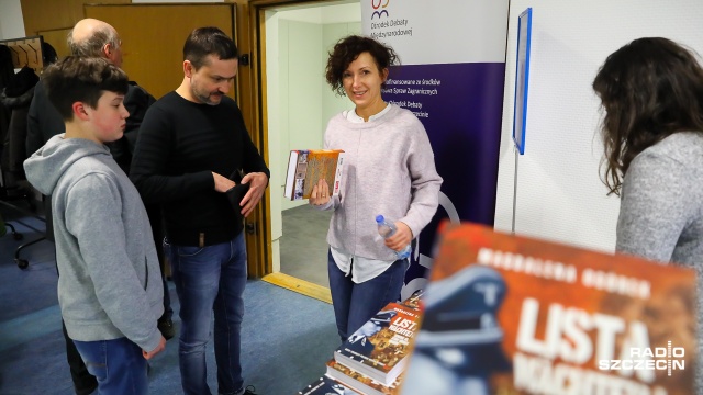 Magdalena Ogórek dodała, że rodzina Otto von Wächtera próbowała bezskutecznie zablokować wydanie książki. „Lista Wächtera” stała się już bestsellerem. Fot. Robert Stachnik [Radio Szczecin] "Lista Wächtera", czyli spotkanie z dr Magdaleną Ogórek w Radiu Szczecin [WIDEO, ZDJĘCIA]