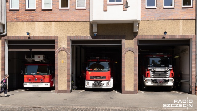 W Polsce jest prawie 30 tysięcy strażaków zawodowych i 700 tysięcy służących w formacjach ochotniczych. Fot. Robert Stachnik [Radio Szczecin] Poszliby dla nas w ogień! Święto Straży Pożarnej [WIDEO, ZDJĘCIA]