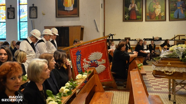 Uroczystości pogrzebowe Antoniego Kadziaka, działacza szczecińskiej "Solidarności" i przywódcy strajku w Polmozbycie w sierpniu 1980 roku, odbyły się w sobotę w kościele ojców Jezuitów przy ulicy Pocztowej w Szczecinie. Fot. Łukasz Szełemej [Radio Szczeci Pożegnali działacza szczecińskiej "Solidarności" [ZDJĘCIA]