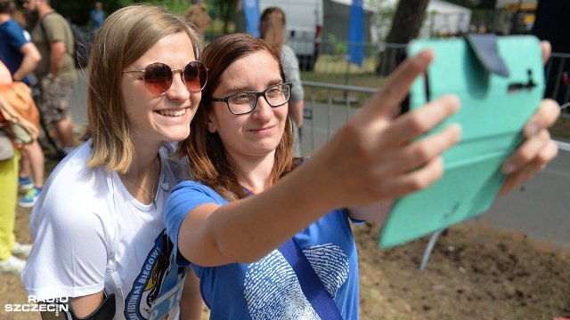 Charytatywny bieg "Piątka z Gwiazdami" w Szczecinie. Fot. Łukasz Szełemej [Radio Szczecin] Pobiegli wokół Arkonki, by pomóc podopiecznym hospicjum [DUŻO ZDJĘĆ]