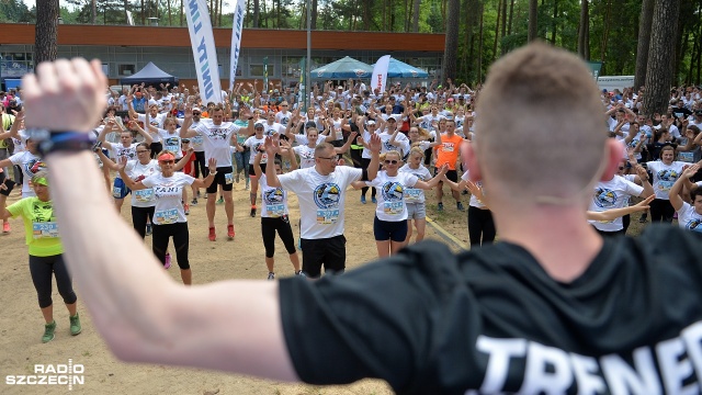 Charytatywny bieg "Piątka z Gwiazdami" w Szczecinie. Fot. Łukasz Szełemej [Radio Szczecin] Pobiegli wokół Arkonki, by pomóc podopiecznym hospicjum [DUŻO ZDJĘĆ]