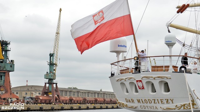 Na pokładzie jest łącznie prawie 200 osób. 30 to członkowie załogi, 170 to młodzież ze szkół morskich i laureaci konkursu. Fot. Łukasz Szełemej [Radio Szczecin] "Jestem zachwycony tą młodzieżą, chcą coś zyskać, prą do przodu" [WIDEO, ZDJĘCIA]