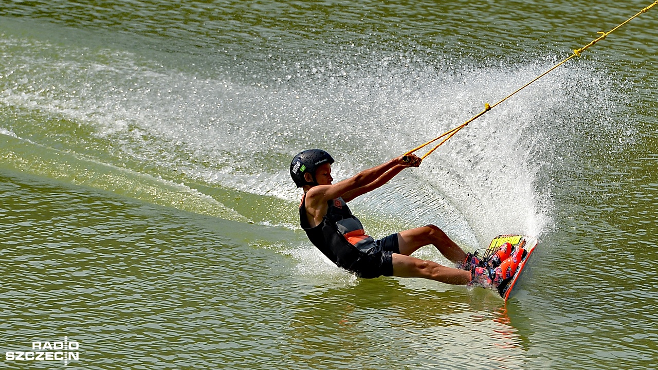 W niedzielę poznamy międzynarodowego mistrza i mistrzynię Polski w wakeboardzie. Ruszają finałowe przejazdy - podczas trwających na jeziorze Głębokie - Międzynarodowych Mistrzostw Polski w wakeboardzie na małym wyciągu.