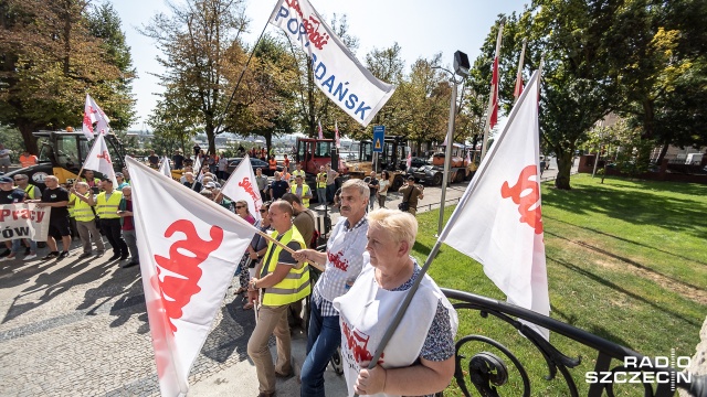 Fot. Robert Stachnik [Radio Szczecin] Protest w porcie. Czego domagają się związkowcy? [WIDEO, DUŻO ZDJĘĆ]