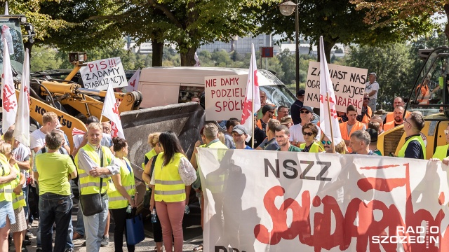 Fot. Robert Stachnik [Radio Szczecin] Protest w porcie. Czego domagają się związkowcy? [WIDEO, DUŻO ZDJĘĆ]