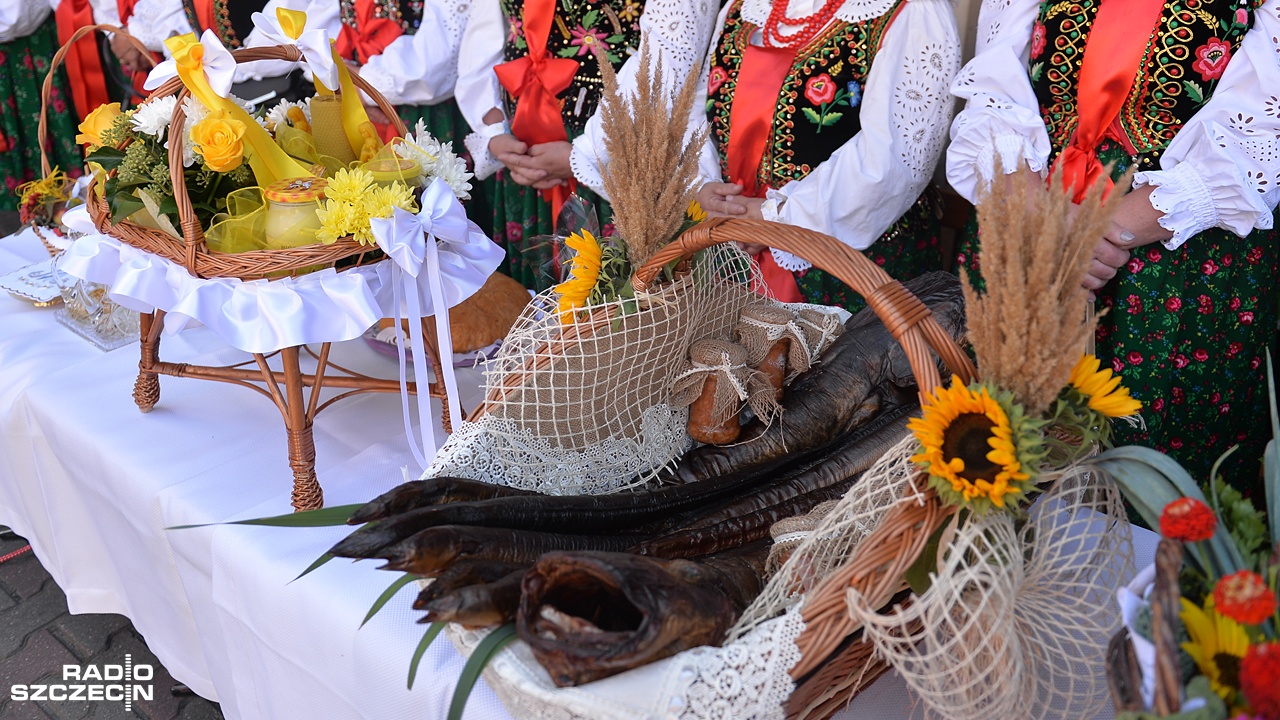 W wielu miejscowościach w regionie odbywają się tradycyjne dożynki, czyli święto plonów. Uroczystości dziś m.in. w Przybiernowie, Osinie, w Chwarstnicy - to w gminie Gryfino i w gminie Kozielice.