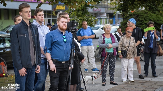 Fot. Łukasz Szełemej [Radio Szczecin] Protest w obronie wolności słowa w internecie [ZDJĘCIA]