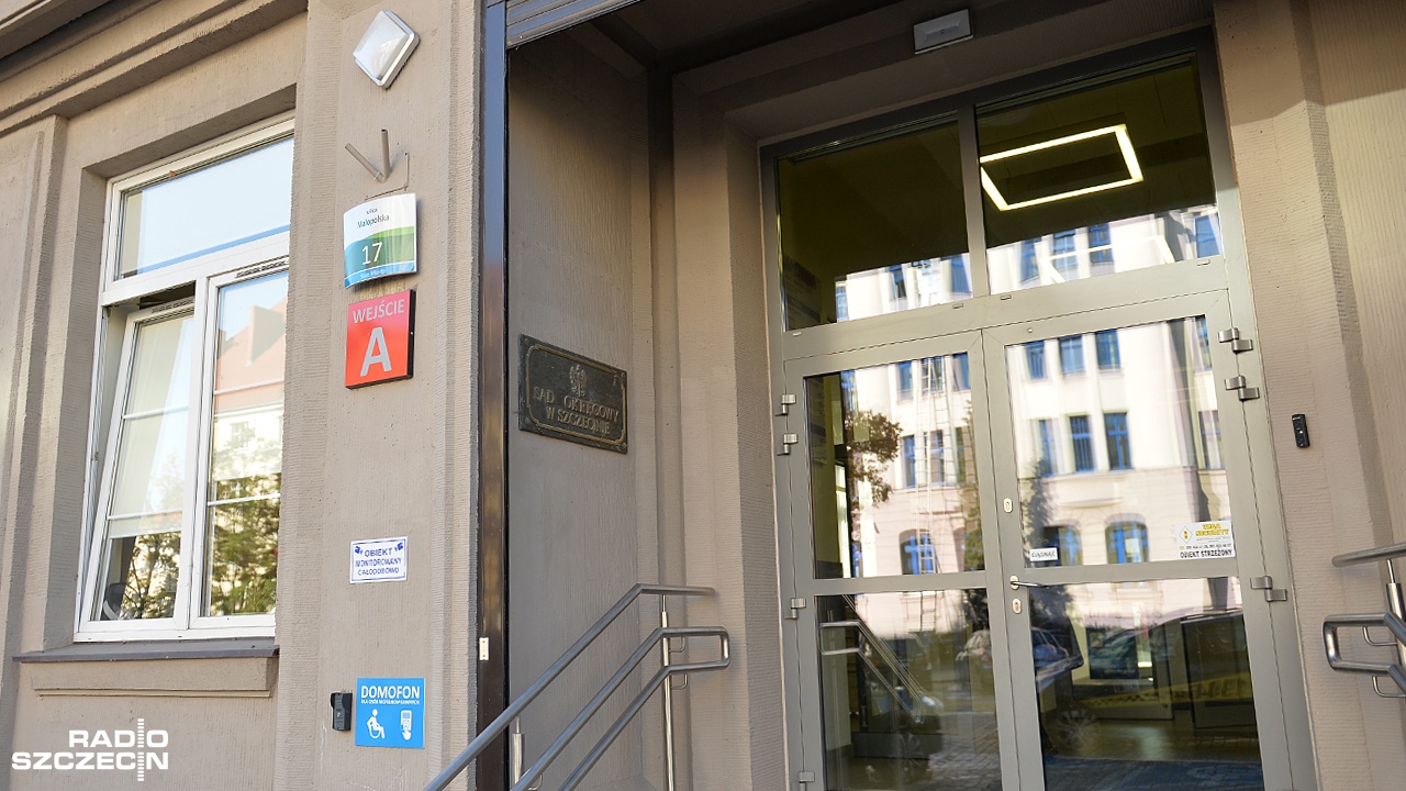 Dożywocie grozi mężczyźnie, który wszedł w piątek z siekierą do budynku sądu przy ulicy Małopolskiej w Szczecinie i zaatakował ochroniarza. W sobotę usłyszał zarzut usiłowania zabójstwa.