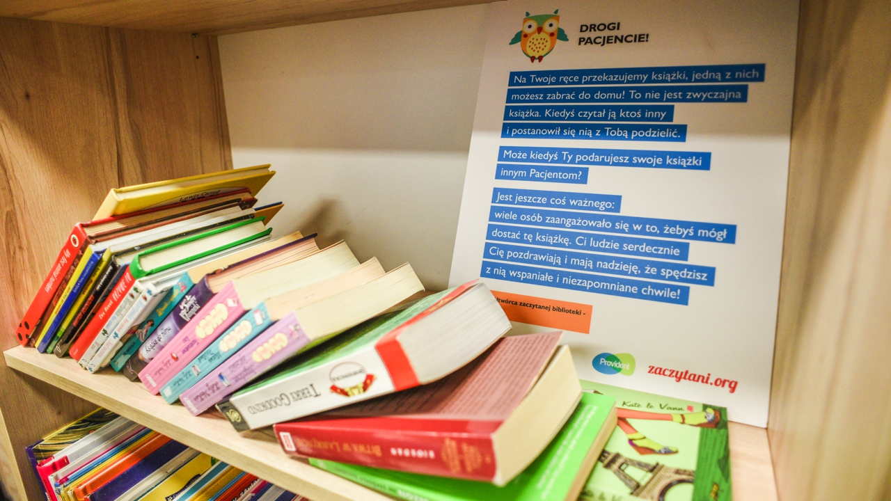 Na oddziale pediatrycznym powstała Zaczytana biblioteka. Dzieci będą miały dostęp do książek podczas pobytu w placówce.
