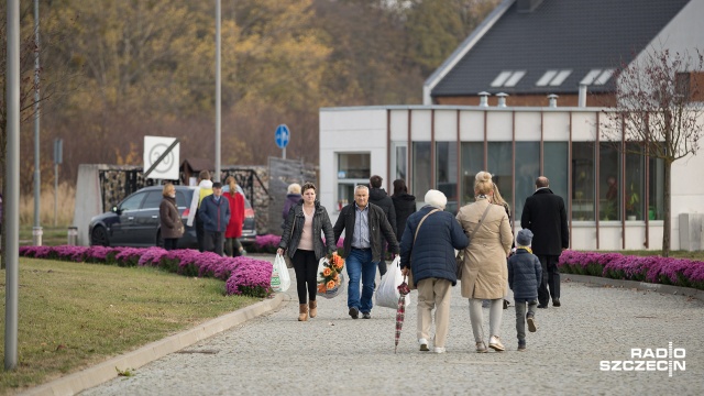 Cmentarz Zachodni przy ulicy Bronowickiej w Szczecinie. Fot. Robert Stachnik [Radio Szczecin] Na cmentarzu przy ul. Bronowickiej jest niemal pusto [ZDJĘCIA]