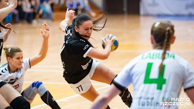 SPR Pogoń Szczecin - MKS Perła Lublin 19:26. Fot. Robert Stachnik [Radio Szczecin] Mistrz Polski za silny dla szczypiornistek Pogoni [ZDJĘCIA]