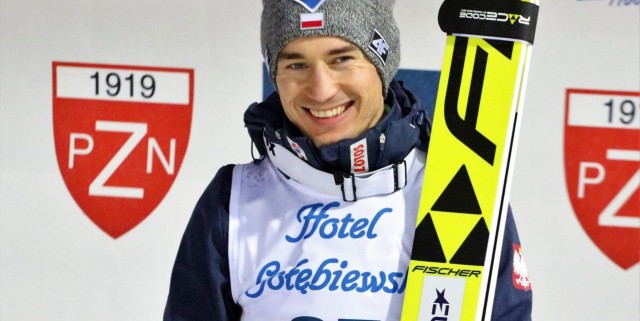 Kamil Stoch wygrał noworoczny konkurs skoków narciarskich w niemieckim Garmisch-Partenkirchen. To drugi z konkursów zaliczanych do prestiżowego cyklu Turnieju Czterech Skoczni. Stoch skoczył 135,5 oraz 139,5 metra. Dzięki wygranej, Stoch umocnił się na prowadzeniu w klasyfikacji Turnieju Czterech Skoczni.
