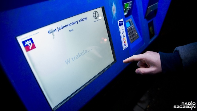 Z nowym rokiem zmienia się adres kasy szczecińskiego Zarządu Dróg i Transportu Miejskiego w Policach. Bilety kupimy przy ul. Bankowej, wejście znajduje się od ul. PCK. Od 2 stycznia kasy ZDiTM działają też w nowych godzinach.