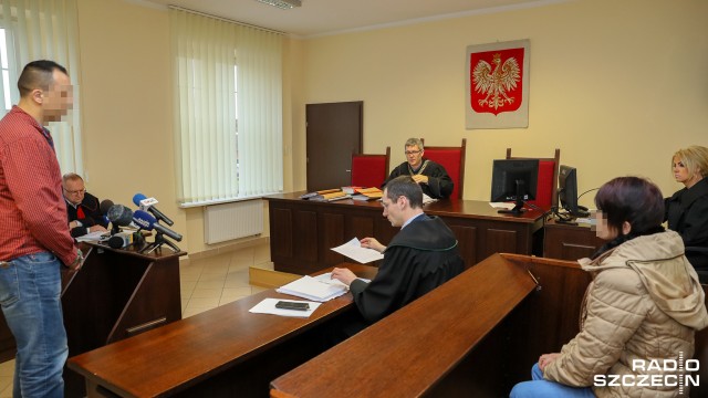 Na karę sześciu miesięcy więzienia w zawieszeniu na dwa lata Sąd Rejonowy w Gryficach skazał Edytę M., która w marcu ubiegłego roku wykąpała swoją pięcioletnią córkę Nikolę w gorącej wodzie powodując rozległe oparzenia ciała.