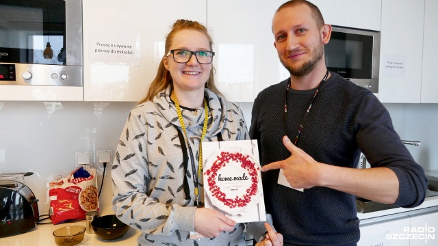 Branżę informatyczną od kuchni - i to dosłownie - pokazują pracownicy Home.pl ze Szczecina. Załoga wydała książkę kucharską ze swoimi przepisami kulinarnymi.