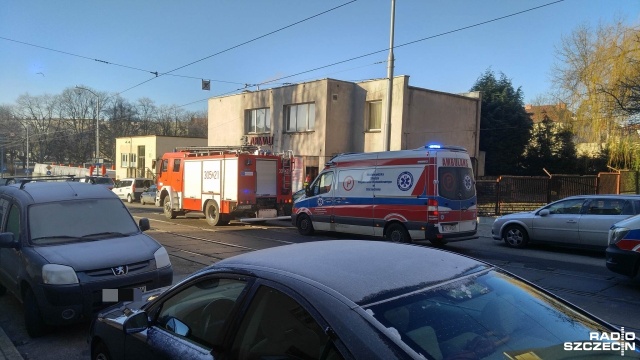 Trzy osoby zostały poszkodowane w wyniku ulatniania się tlenku węgla w jednym z zakładów fryzjerskich na szczecińskim Niebuszewie. Do zdarzenia doszło w poniedziałek przed godziną 12.
