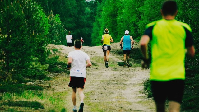 Grupa zachodniopomorskich biegaczy chce zaliczyć sto maratonów na stulecie niepodległości. Sześciu śmiałków, w wieku od 35 do 50 lat, pochodzi głównie z Klinisk Wielkich i z Goleniowa.
