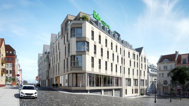 Budowa hotelu Ibis w miejscu po wyburzonej 10 lat temu szczecińskiej Arkonie rozpocznie się w kwietniu tego roku - poinformowała rzeczniczka prasowa sieci. Budowa początkowo miała trwać niewiele ponad rok, a potrwa prawie dwa lata. Do tej pory plac po hotelu Arkona przy ulicy Panieńskiej w Szczecinie zarastał chaszczami, a blaszany płot szpecił okolicę Podzamcza.