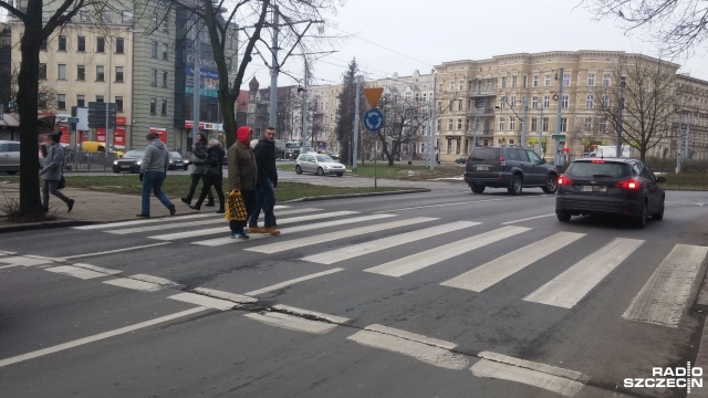 Tylko w tym roku w województwie zachodniopomorskim doszło już do 15 wypadków z udziałem pieszych - dwie osoby zginęły a 16 zostało rannych. Taka tragiczna statystyka dotycząca pieszych obejmuje też cały ubiegły rok, kiedy zginęło więcej pieszych niż w 2016.