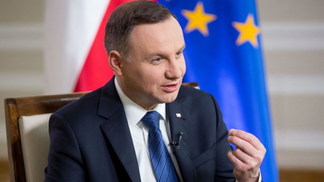 Prezydent Andrzej Duda i premier Mateusz Morawiecki rozpoczęli wizytę w Davos. Politycy biorą udział w 48. Światowym Forum Gospodarczym. W planach są oficjalnie spotkania, ale też rozmowy nieformalne.