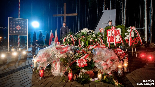 Pamięć o nich na stałe trzeba zapisać w historii Wojska Polskiego - mówił w Mirosławcu minister Obrony Narodowej Mariusz Błaszczak. Dziesięć lat temu, o godz. 19.07 rozbił się tam samolot wojskowy CASA. Zginęło 20 żołnierzy - w tym oficerowie.