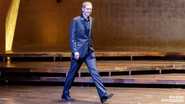 W środę w szczecińskiej Filharmonii w koncercie z cyklu Laureaci Konkursu Chopinowskiego amerykański pianista Kavin Kenner zaprezentował utwory Fryderyka Chopina i Franza Schuberta.