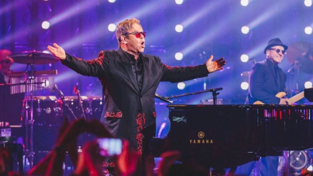 Elton John wyrusza w ostatnią w życiu trasę koncertową. Z fanami pożegna się podczas tournee, na które złoży się ponad 300 występów, również w Polsce.