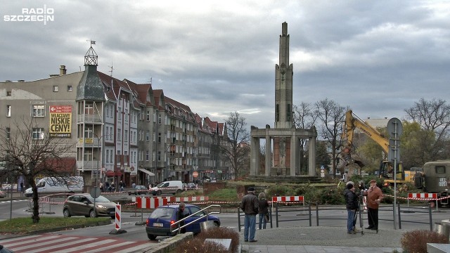 Zdobienia Kolumny Zwycięstwa trafią do muzeum Jest taka propozycja