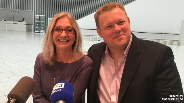 Dyrektor artystyczny Filharmonii im. Mieczysława Karłowicza w Szczecinie urodził się dokładnie w tym samym dniu co Wolfgang Amadeusz Mozart, choć ponad 200 lat później. Z tej okazji uwielbia wykonywać dzieła Mozarta. W piątek wieczorem w szczecińskiej Filharmonii odbędzie się koncert zatytułowany Vivat Mozart.