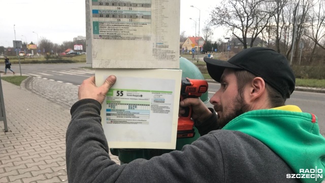 Na przystankach rozpoczęła się wymiana tabliczek z rozkładami jazdy aż dwudziestu linii autobusów komunikacji miejskiej Szczecina. Jest to związane z uruchomieniem od poniedziałku nowej pętli autobusowej Turkusowa.