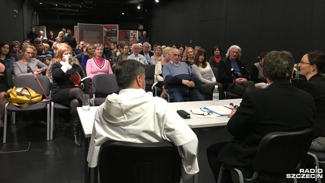 Zwiedzanie wystaw, debaty i pokaz filmu - w ten sposób Centrum Dialogu Przełomy Muzeum Narodowego w Szczecinie obchodzi swoje 2. urodziny. W sobotę wieczorem rozmawiano o Religii w nowoczesnym państwie demokratycznym zastanawiając się, czy to szansa czy może raczej zagrożenie dla struktury państwa.