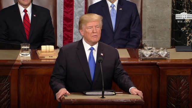 48 procent badanych bardzo pozytywnie oceniło orędzie prezydenta USA Donalda Trumpa o stanie państwa. 24 procent ankietowanych w rankingu telewizji CNN odpowiedziało, że Trump zrobił na nich pozytywne wrażenie. W ostatnich dziesięcioleciach tylko Barack Obama i George W. Bush mieli tak wysokie notowania.