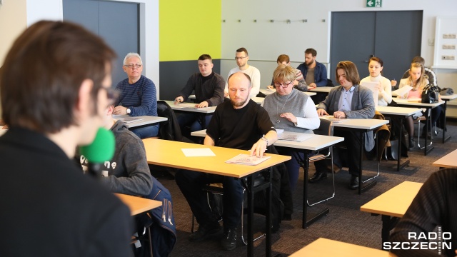 Prawie 70 osób wzięło udział w testach na inteligencję zorganizowanych w Szczecinie przez Stowarzyszenie Mensa Polska. Mensa to międzynarodowa organizacja zrzeszająca ludzi o ponadprzeciętnym - kwalifikującym do dwóch procent populacji - ilorazie inteligencji.