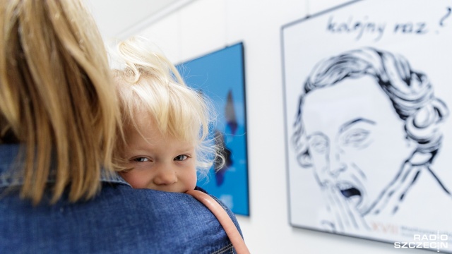 Ponad 20 plakatów przedstawiających postać Fryderyka Chopina oraz instrumentalne motywy obrazujące związek artysty z muzyką można zobaczyć w szczecińskiej Filharmonii w ramach wystawy Nie tylko dla romantyków i reumatyków.