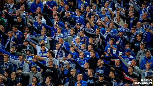 Pieniądze na leczenie dzieci z zachodniopomorskiego będą zbierać... kibice Lecha Poznań. Podczas niedzielnego meczu z Pogonią Szczecin odbędzie się akcja 200 000 w 90 minut.