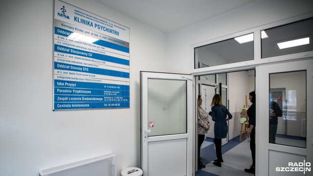 Nowoczesna Izba Przyjęć, dwie nowe windy i wyremontowany łącznik - tak po modernizacji wygląda część kliniczna szpitala PUM-u przy ulicy Broniewskiego w Szczecinie. W czwartek oficjalnie oddano ją do użytku.