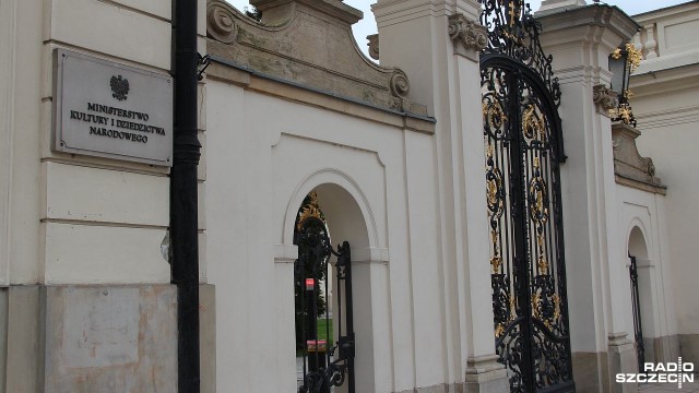 Nowelizacja ustawy o IPN-ie oraz sprawa ekshumacji i upamiętnień polskich ofiar na Ukrainie są głównymi tematami rozmów wicepremierów Piotra Glińskiego i Pawło Rozenki.