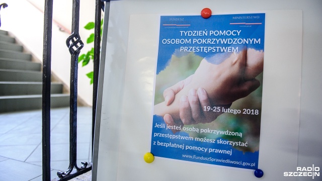 Porady prawne i psychologiczne, pomoc kuratorów czy komorników - w Szczecinie rozpoczął się w poniedziałek Tydzień Pomocy Osobom Pokrzywdzonym Przestępstwami.