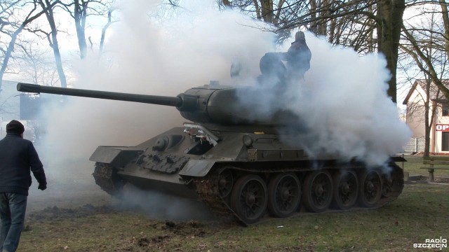 Armia Czerwona pokonała wojska III Rzeszy i zdobyła Choszczno - oczywiście była to historyczna inscenizacja. Tym razem bitwa odbyła się w parku im. Stanisława Moniuszki w Choszcznie w 73. rocznicę zdobycia miasta.