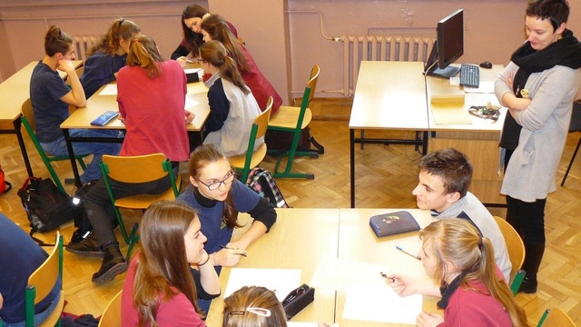 Pisanie krótkich form literackich, wykłady czy gry językowe, a wszystko w konwencji Zimowych Igrzysk Olimpijskich - tak wygląda Festiwal Języka Polskiego w Zespole Szkół nr 7 w Szczecinie. To inicjatywa polonistów, którzy chcą zachęcić uczniów do wspólnej zabawy językiem ojczystym.