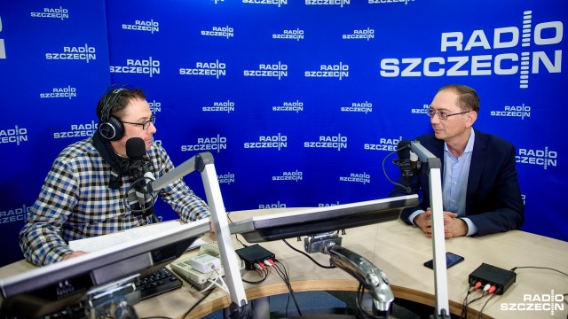 To nieprawda, że nie chcę rozmawiać o podwyżkach z ratownikami medycznymi - mówił w Rozmowie pod krawatem dyrektor szpitala w Zdrojach. Łukasz Tyszler wyjaśniał, że winę za brak podwyżek ponosi ministerstwo zdrowia.