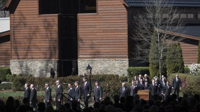 Ameryka pożegnała jednego z najbardziej znanych pastorów protestanckich Billy039ego Grahama. W pogrzebie duchownego wzięło udział dwa tysiące osób, w tym prezydent USA Donald Trump.