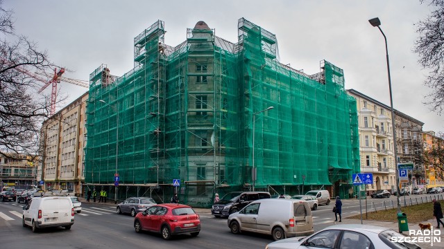 Stowarzyszenie Ocalmy Zabytek walczy o zachowanie XIX-wiecznej kamienicy w centrum Szczecina. Chodzi o budynek dawnego hotelu Piast przy placu Zwycięstwa.