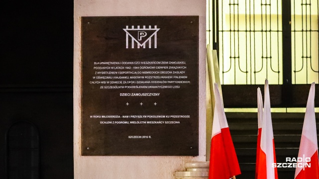 W Szczecinie przy kościele pw. Marki Bożej Królowej Korony Polskiej odsłonięto tablicę upamiętniającą cierpienia mieszkańców Zamojszczyzny w czasie II wojny światowej.