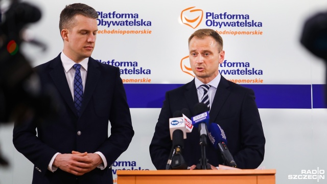 Poseł Sławomir Nitras nie będzie już kłamał w nadchodzącej kampanii wyborczej, tak jak w 2006 roku, gdy robił kampanię wyborczą prezydentowi Piotrowi Krzystkowi. W poniedziałek na konferencji prasowej kłamstwa sprzed lat tłumaczył młodym wiekiem.